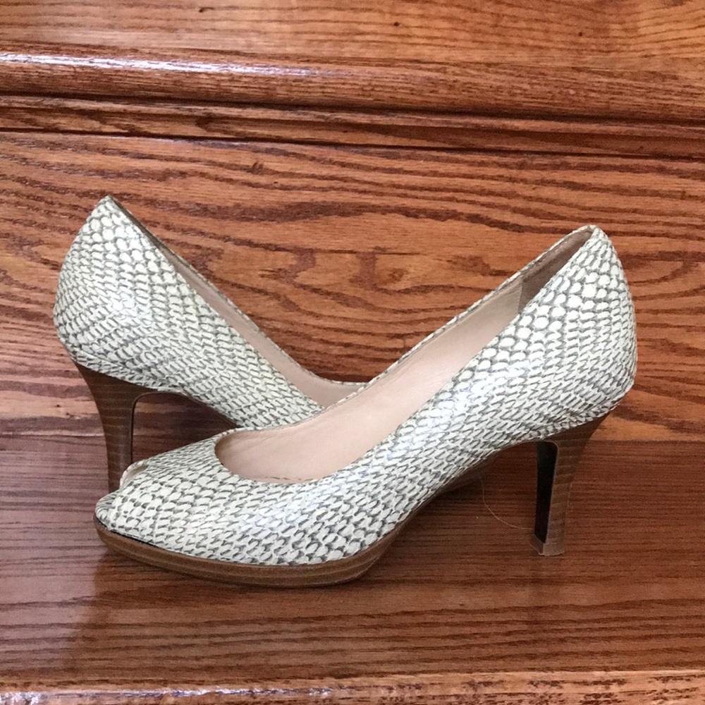 Cole Haan sIze 6B Carma OT. Air pump